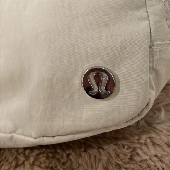 LULULEMON ✨ NwT ✨ White Opal Everywhere Belt Bag​​​​​​ - Picture 6 of 7